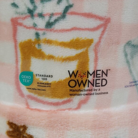 The Big One Oversized Plush Throw Blanket 5 X 6' Faux Fur Pink Holiday Cocktails - Picture 8 of 10